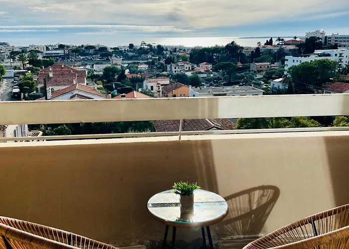 Joli Cozy Vue Apartment Antibes